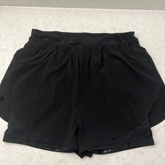 Athleta mile marker 2-in-1 short - Picture 2 of 7